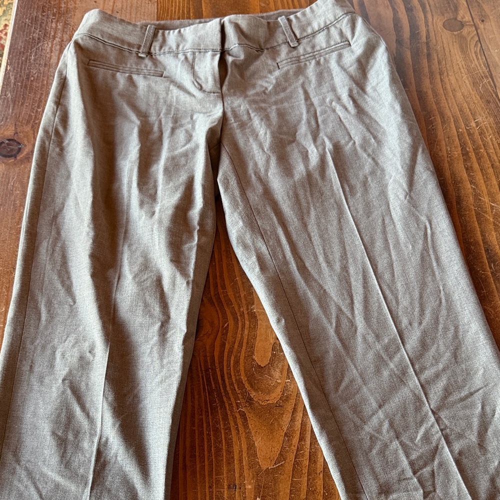 LOFT Women's Gray Capris